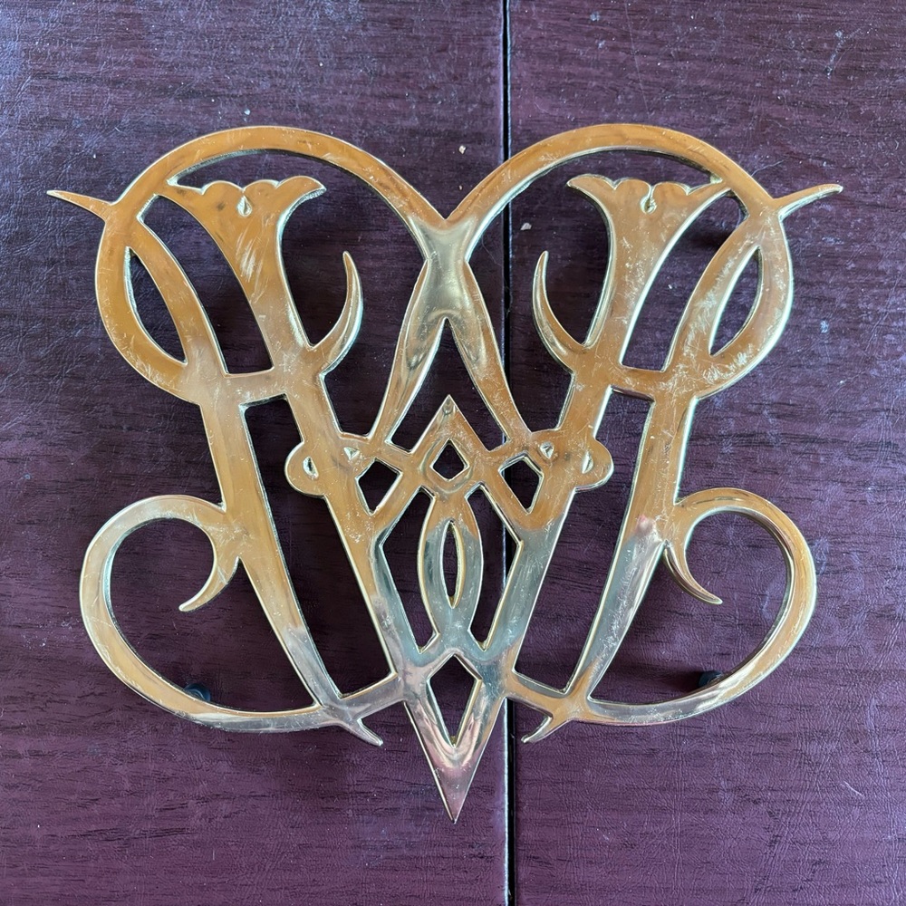 Virginia Metalcrafters vintage 1950’s brass Queen Anne cypher footed trivet